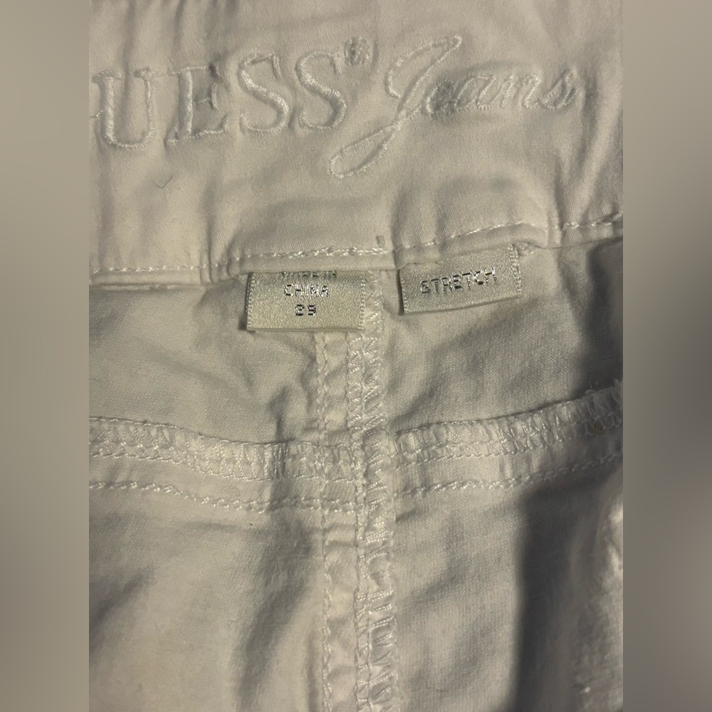 GUESS Shorts - Picture 2 of 7
